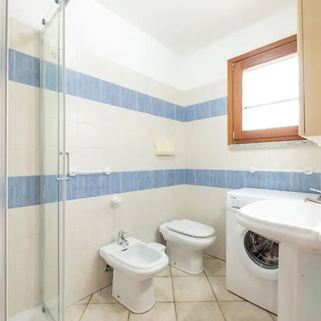 Spacious Flat 300mt From The * Budoni