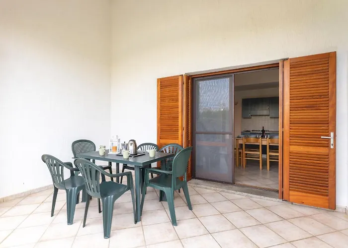 Spacious Flat 300mt From The Appartement Budoni