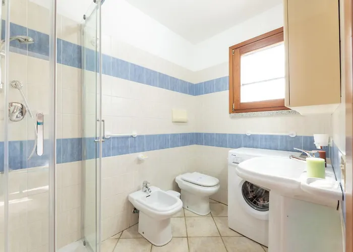 Spacious Flat 300mt From The * Budoni