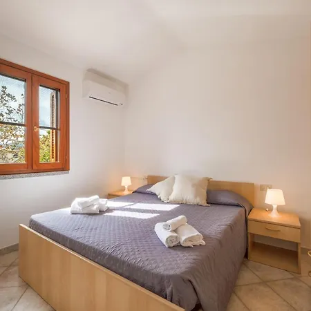 Spacious Flat 300mt From The Budoni