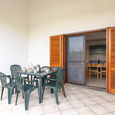 Spacious Flat 300mt From The Lägenhet Budoni